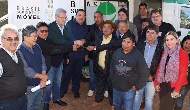 Geraldo Resende entrega gabinete odontológico e anuncia obras para Amambai