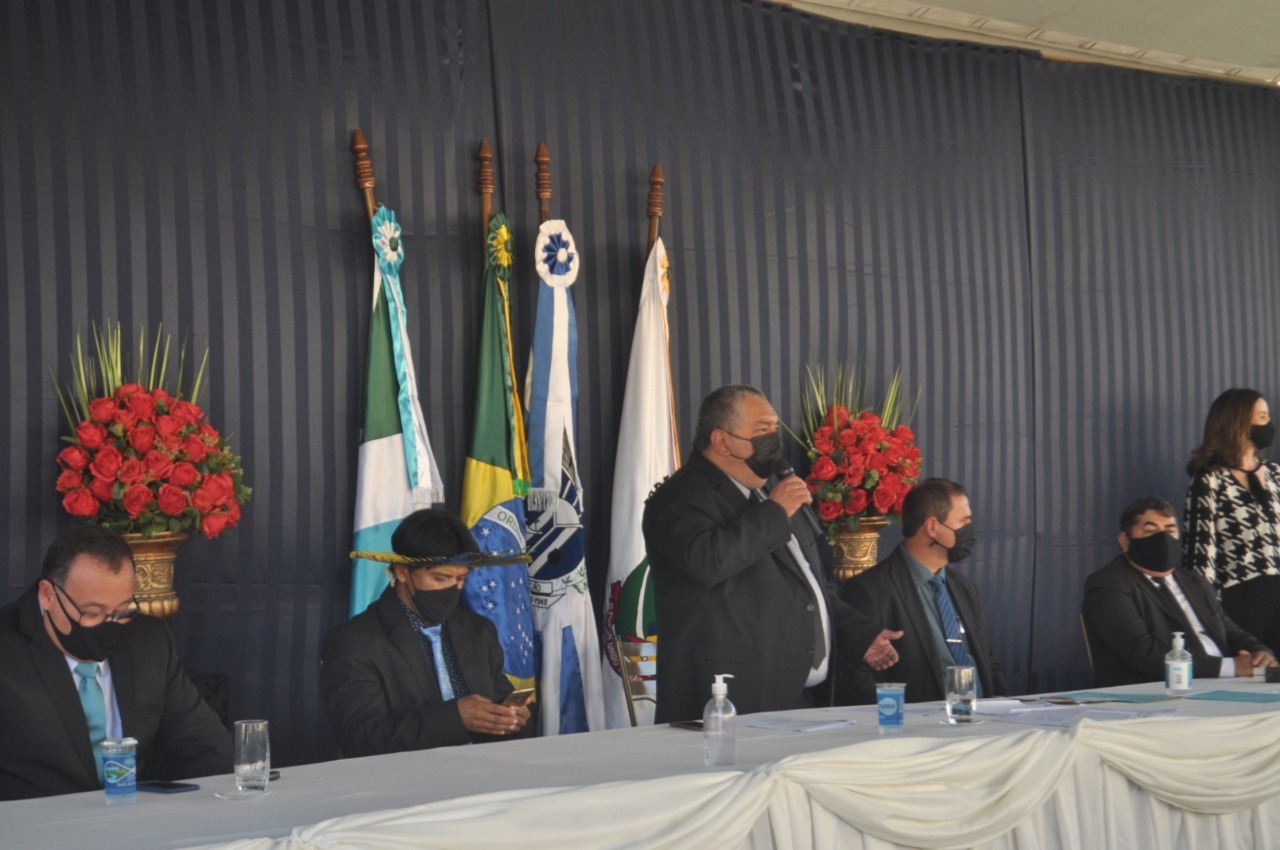 Prefeito, vice-prefeito e vereadores foram empossados nesta sexta-feira