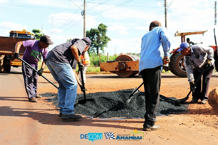 Prefeitura de Amambai realiza Operação Tapa Buracos após chuvas que acometeram o município