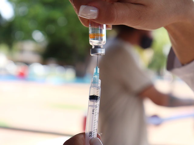 Amambai recebe 956 doses das vacinas Coronavac e Pfizer para dar continuidade a imunização do município