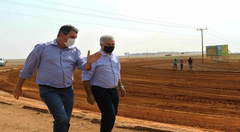 Eduardo Riedel inaugura asfalto entre Amambai e Laguna Carapã