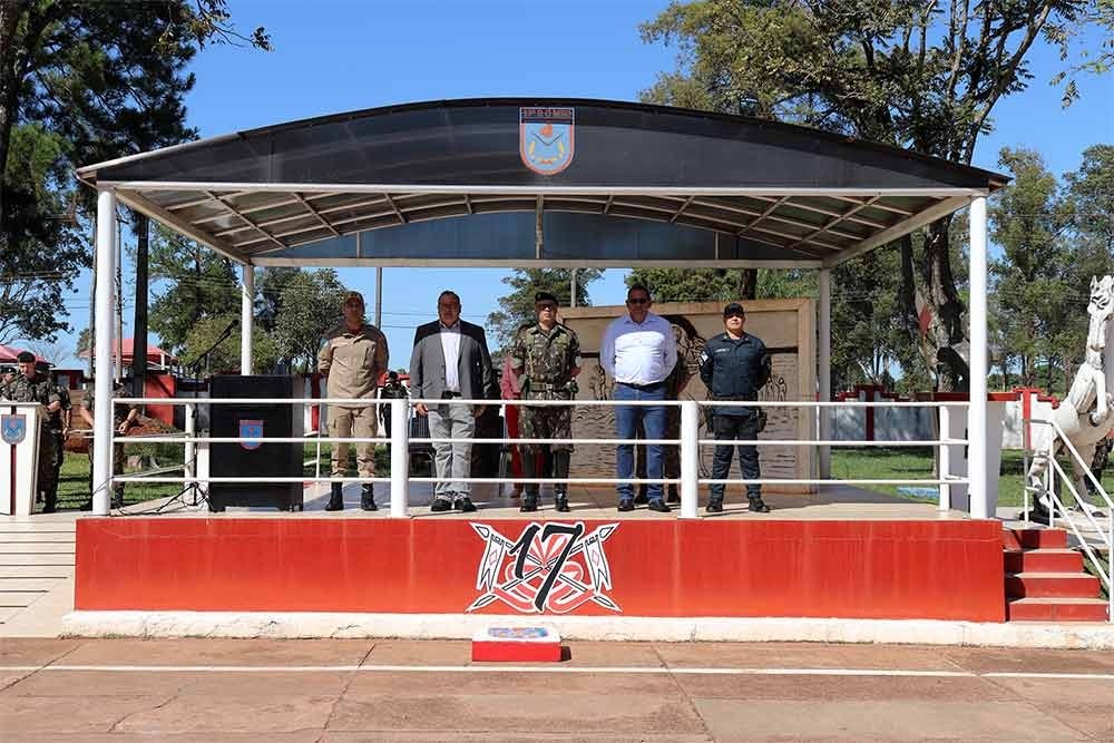 No Dia do Exército, prefeito de Amambai é condecorado com honraria militar