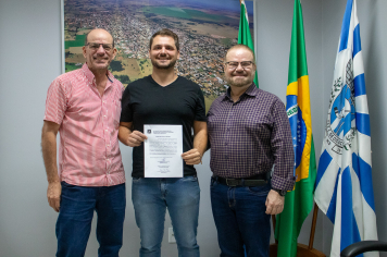 Prefeitura de Amambai dá posse a novo médico da rede municipal de saúde