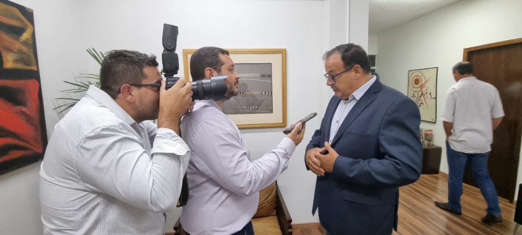 Prefeito, vice, secretários e vereadores de Amambai participam de audiência com o Governador do Estado em Campo Grande