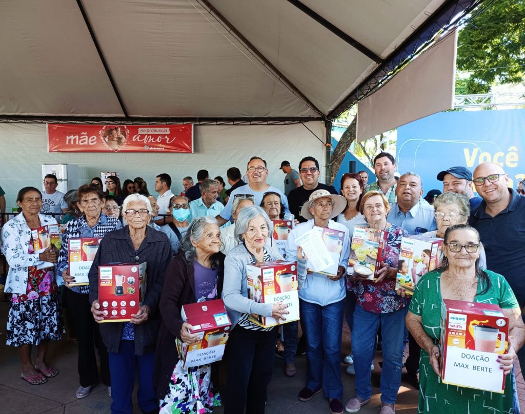 Com diferença de quatro números na pedra maior, Nilda Mara foi a ganhadora da mobília completa do Bingo de Dia das Mães