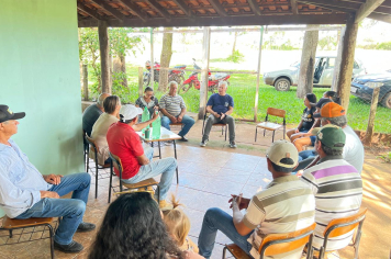 Vigilância Sanitária realiza reunião no Assentamento Querência para orientar agricultores familiares