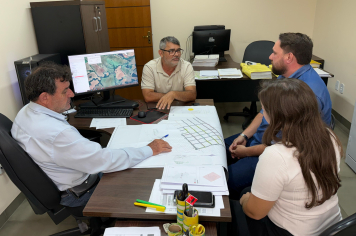 Prefeitura cobra melhorias e empresa assume compromisso de corrigir pavimentação em obras de esgoto