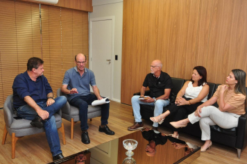 Prefeito Sérgio Barbosa se reúne com autoridades estaduais para organizar visita do governador Eduardo Riedel a Amambai