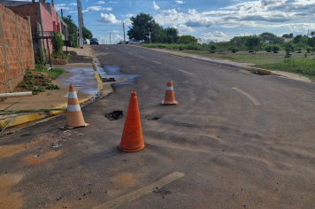 Prefeitura alerta população sobre erosão na via entre Pôr do Sol I e II e cobra reparos da empresa responsável