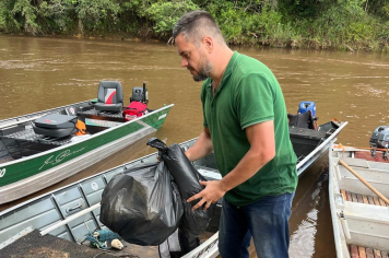 SEMAI realiza mutirão de limpeza e plantio de árvores no Rio Amambai