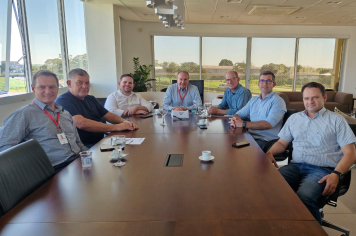 Prefeitura de Amambai, Acia e SRA  visitam unidade da Lar em Medianeira (PR)