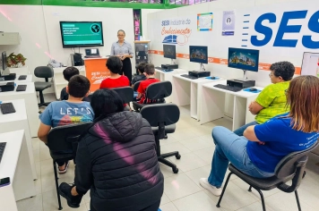 Palestra orienta alunos do SESI sobre descarte correto de pilhas e baterias em Amambai