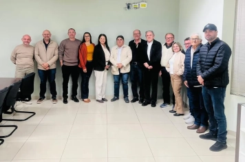 Prefeito Sérgio Barbosa recebe visita institucional do ex-senador Waldemir Moka em Amambai