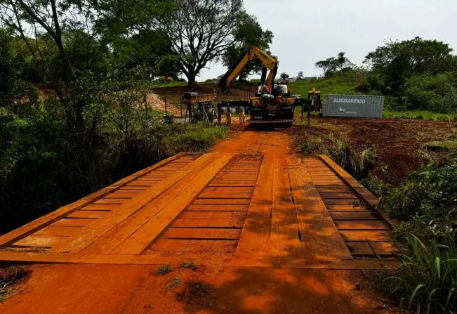 Prefeito Dr. Bandeira assina ordem de serviço para construção da ponte de concreto na Boiadeira