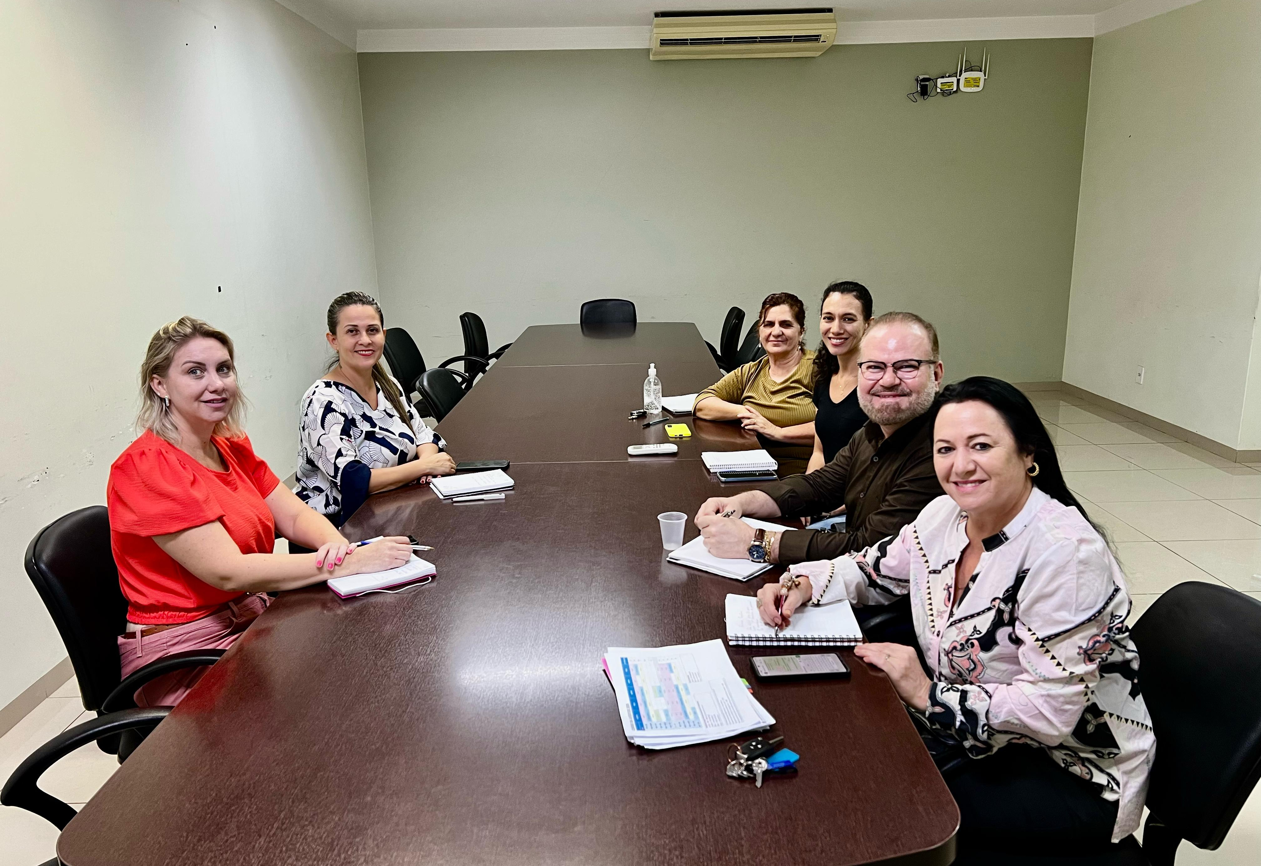 Saúde e Educação se reúnem para definir detalhes da programação do Mês do Autismo em Amambai