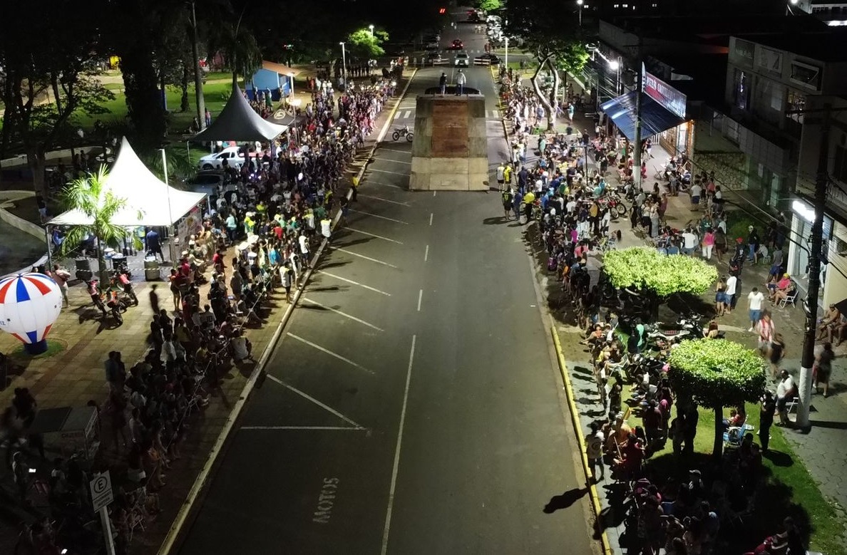 Com participação massiva da população, evento de manobras radicais com motos foi sucesso neste sábado