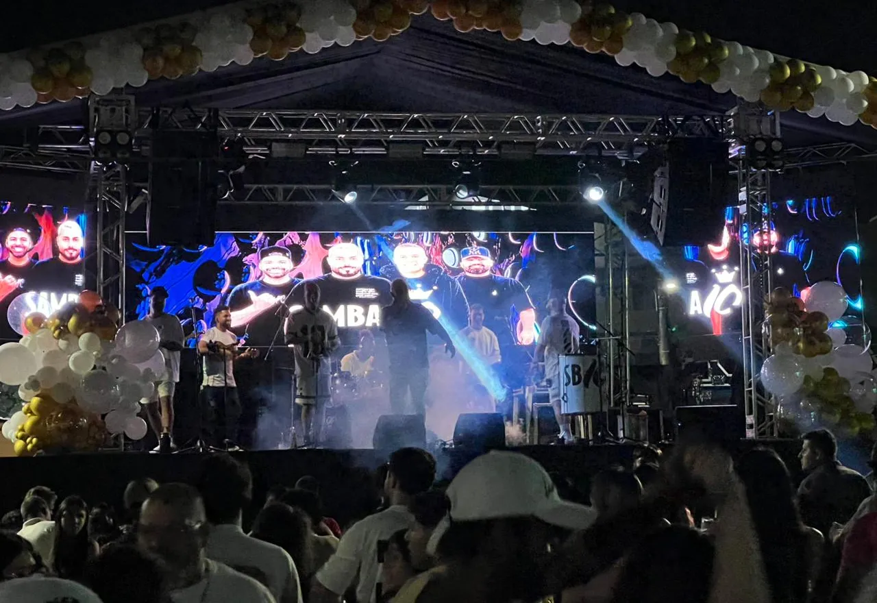 Galeria de fotos | Show da Virada reúne grande público na Praça Central de Amambai