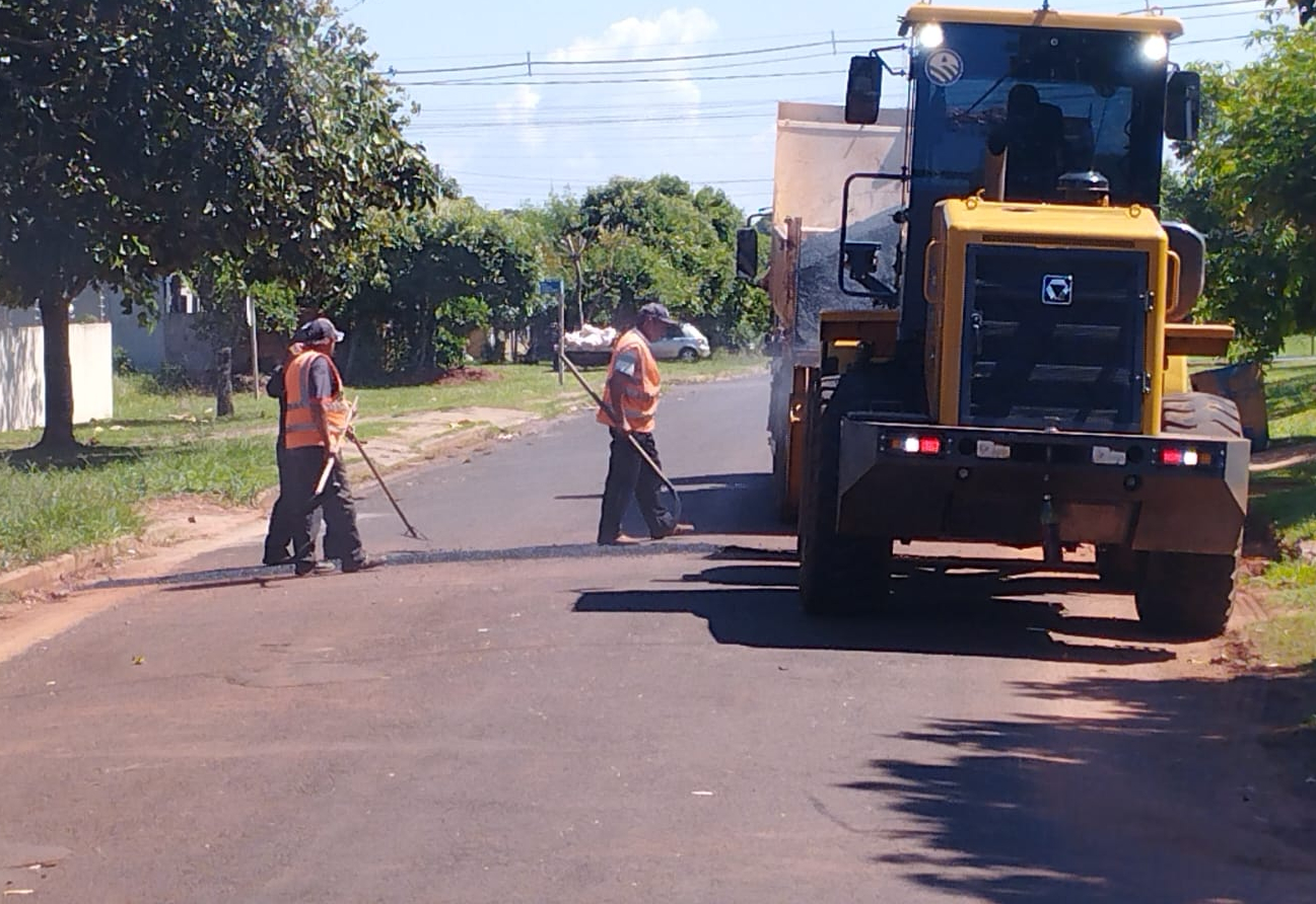 Prefeitura de Amambai intensifica operação tapa-buracos nas ruas da cidade
