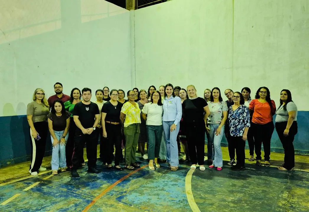 Escola Júlio Manvailler promove palestra para pais sobre os riscos da infantolatria