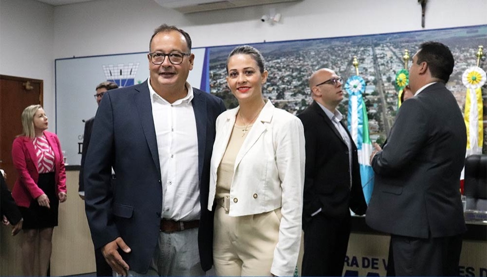 Prefeito de Amambai prestigia posse de nova mesa diretora da Câmara durante sessão de abertura do ano legislativo