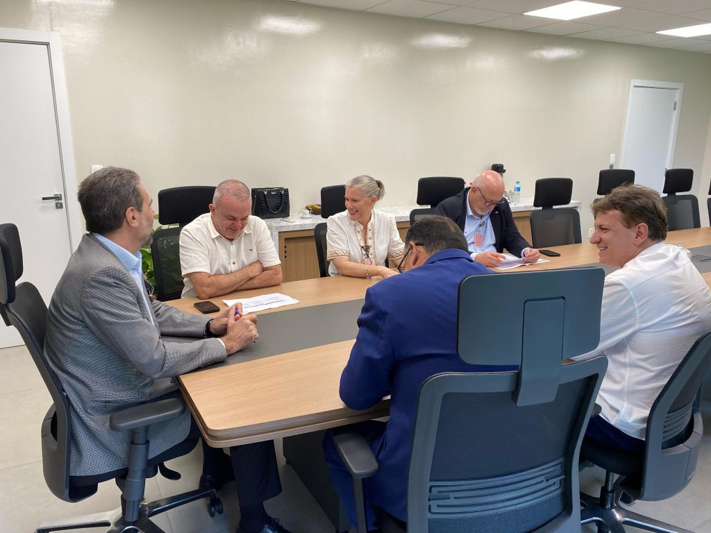 Direto de Foz do Iguaçu, Dr. Bandeira anuncia convênio de R$ 2 milhões com a Itaipu e solicita apoio na drenagem da região central do município
