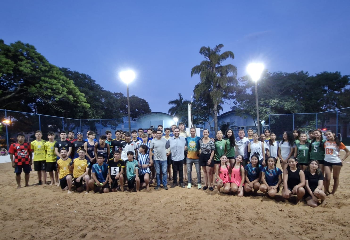 Prefeitura de Amambai inicia 1º Torneio de Vôlei de Praia com competições diárias na Praça Orlando Viol