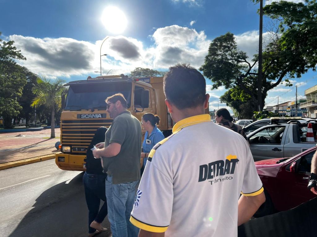 Amambai inicia programação do Maio Amarelo com foco no uso seguro de patinetes e ciclomotores Amambai inicia programação do Maio Amarelo com foco no uso seguro de patinetes e ciclomotores