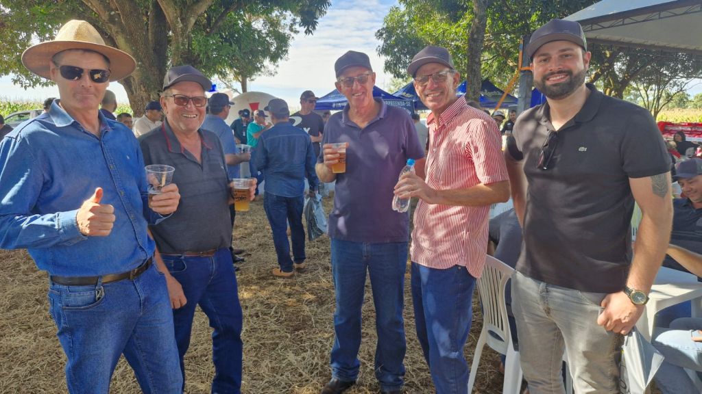 Prefeitura de Amambai prestigia dias de campo voltados à agricultura e pecuária Prefeitura de Amambai prestigia dias de campo voltados à agricultura e pecuária