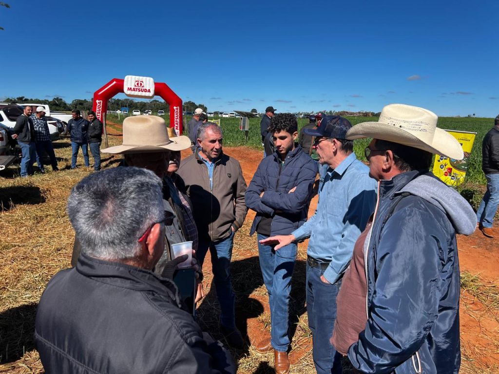 Prefeitura de Amambai prestigia dias de campo voltados à agricultura e pecuária Prefeitura de Amambai prestigia dias de campo voltados à agricultura e pecuária